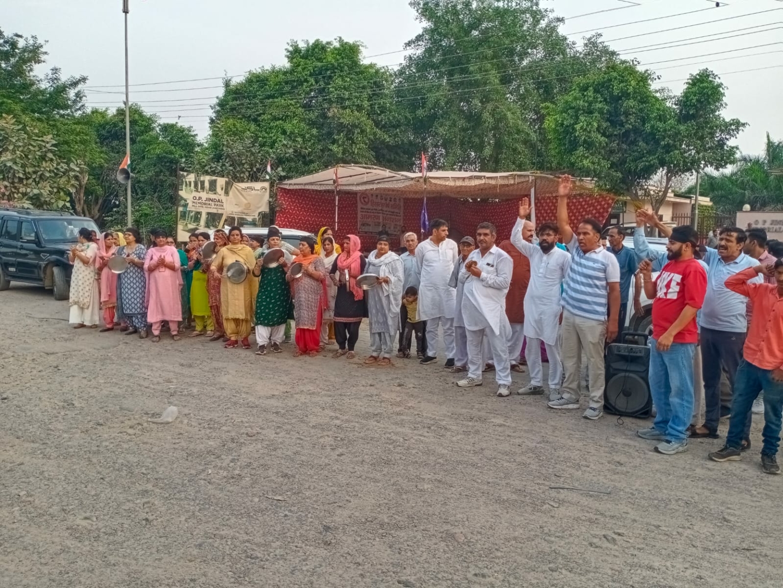 छह माह पहले रोड निर्माण का पैसा जारी तो क्यों हो रही देरी