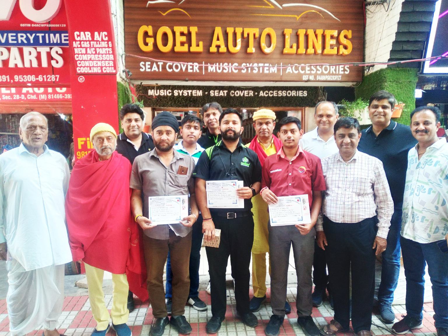 ऑटो मार्केट सेक्टर 28 डी चंडीगढ़ में किया 49 युवायों ने रक्तदान