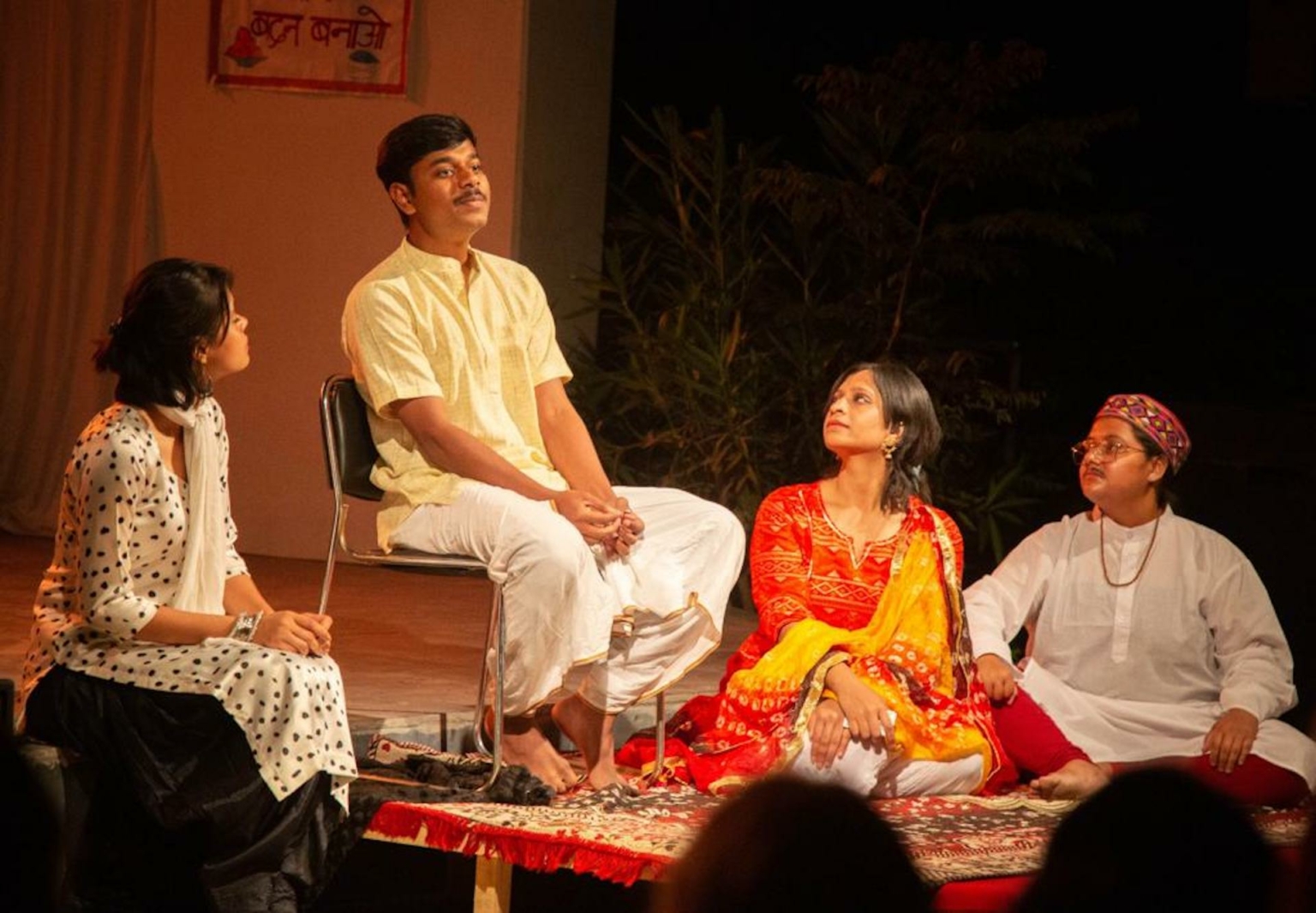 शूलिनी थिएटर फेस्टिवल के अंतर्गत “सूरज का  सातवां  घोड़ा”  नाटक का मंचन