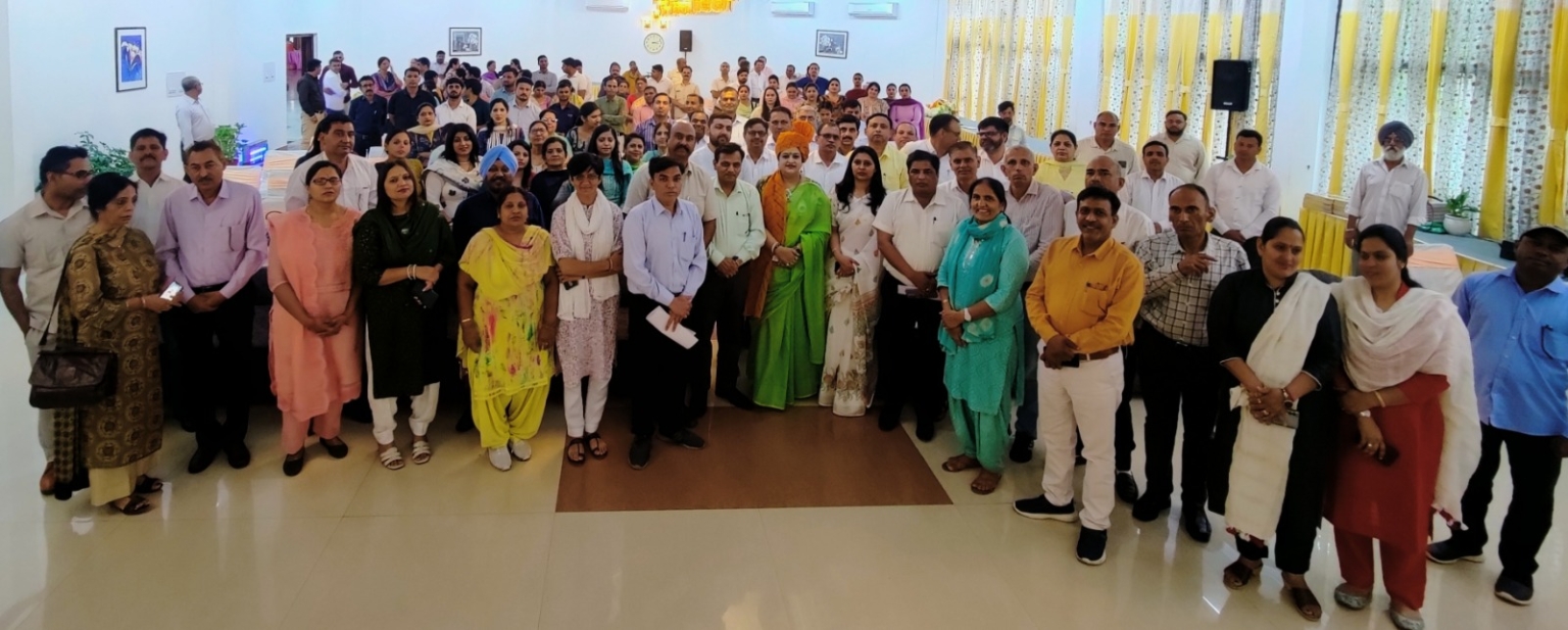 जिलों में चल सेंटरों को आत्मनिर्भर बनाएं बाल कल्याण अधिकारी : रंजीता मेहता