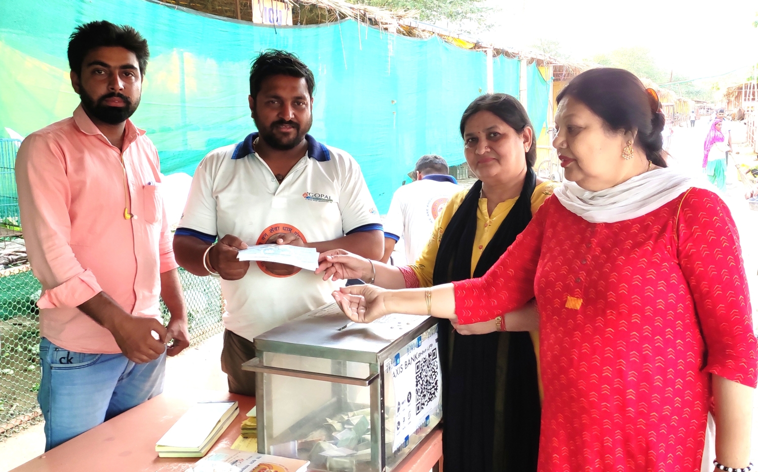 प्रार्थना फाउंडेशन रजिस्टर्ड चण्डीगढ़ द्वारा गो वन सेवा धाम पंचकुला को चालीस हजार का चेक दिया