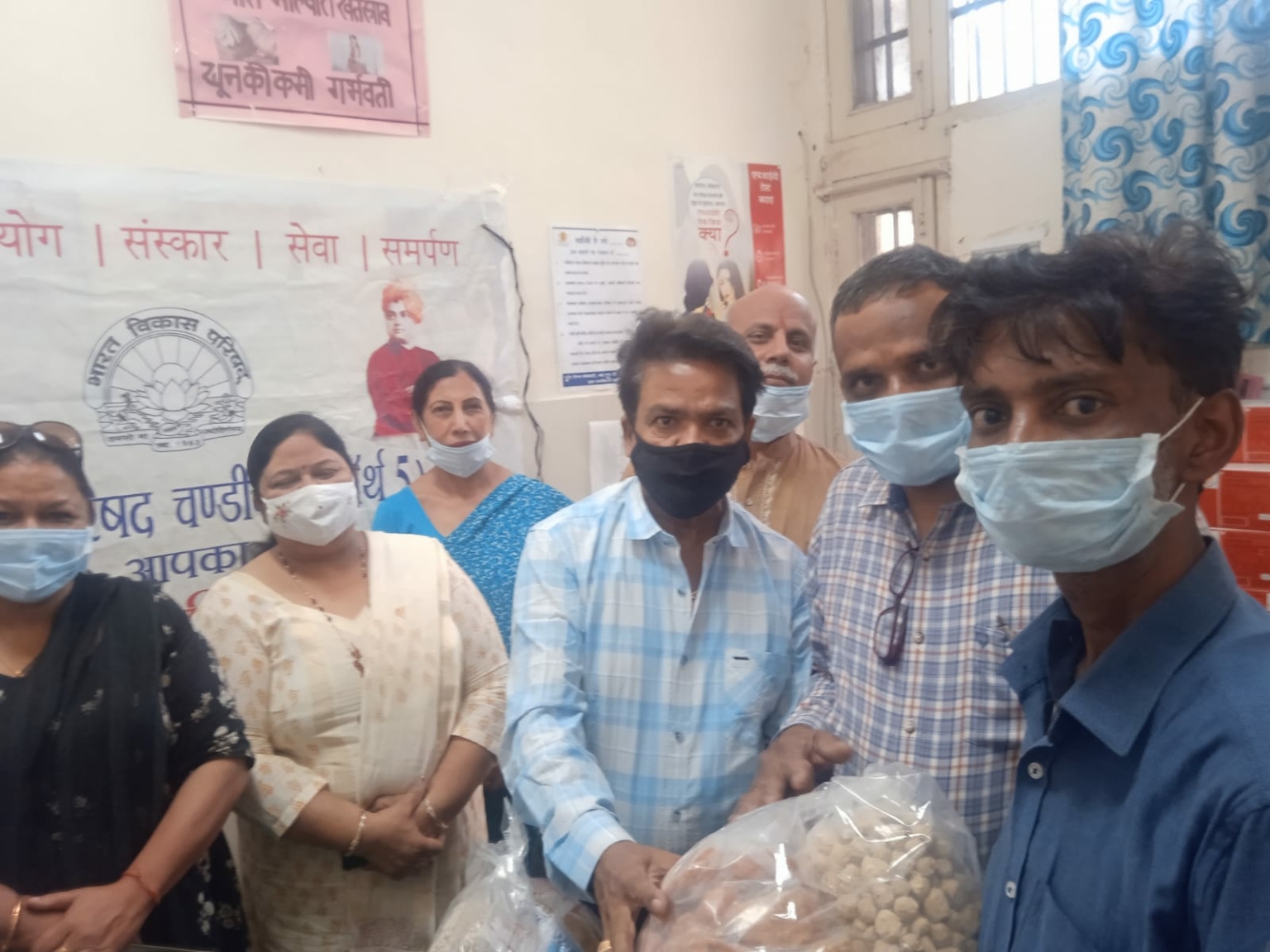 भारत विकास परिषद नॉर्थ 5 द्वारा हर माह 12 टी बी के जरूरत मंद मरीजों को राशन दिया जाता