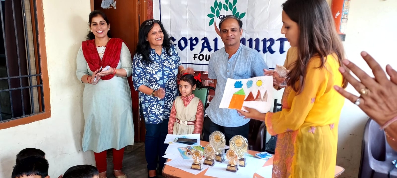 विद्यार्थीयों ने लेखन और चित्रकला प्रतियोगिता में लिया भाग