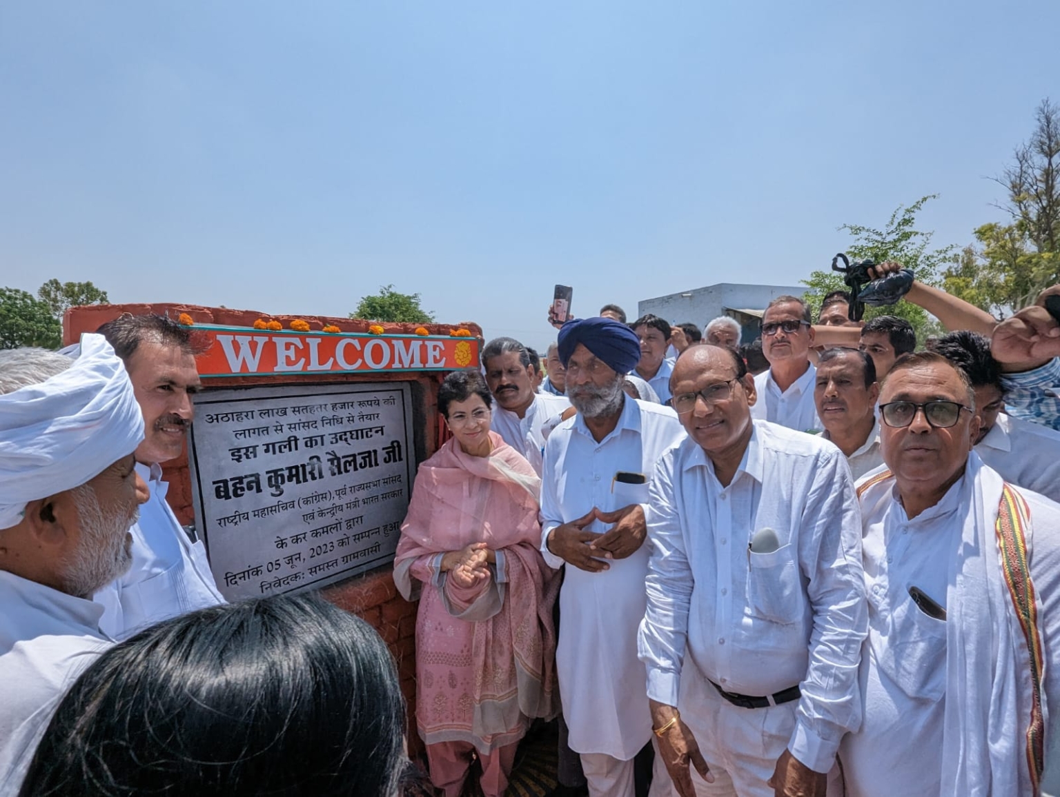 कुलेरी जनसभा में सांसद दीपेंद्र द्वारा ऐसा कहना ” किस श्रेणी में आते हैं आप ” क्या इस तरीके से हो रही है पार्टी  मजबूत: सैलजा