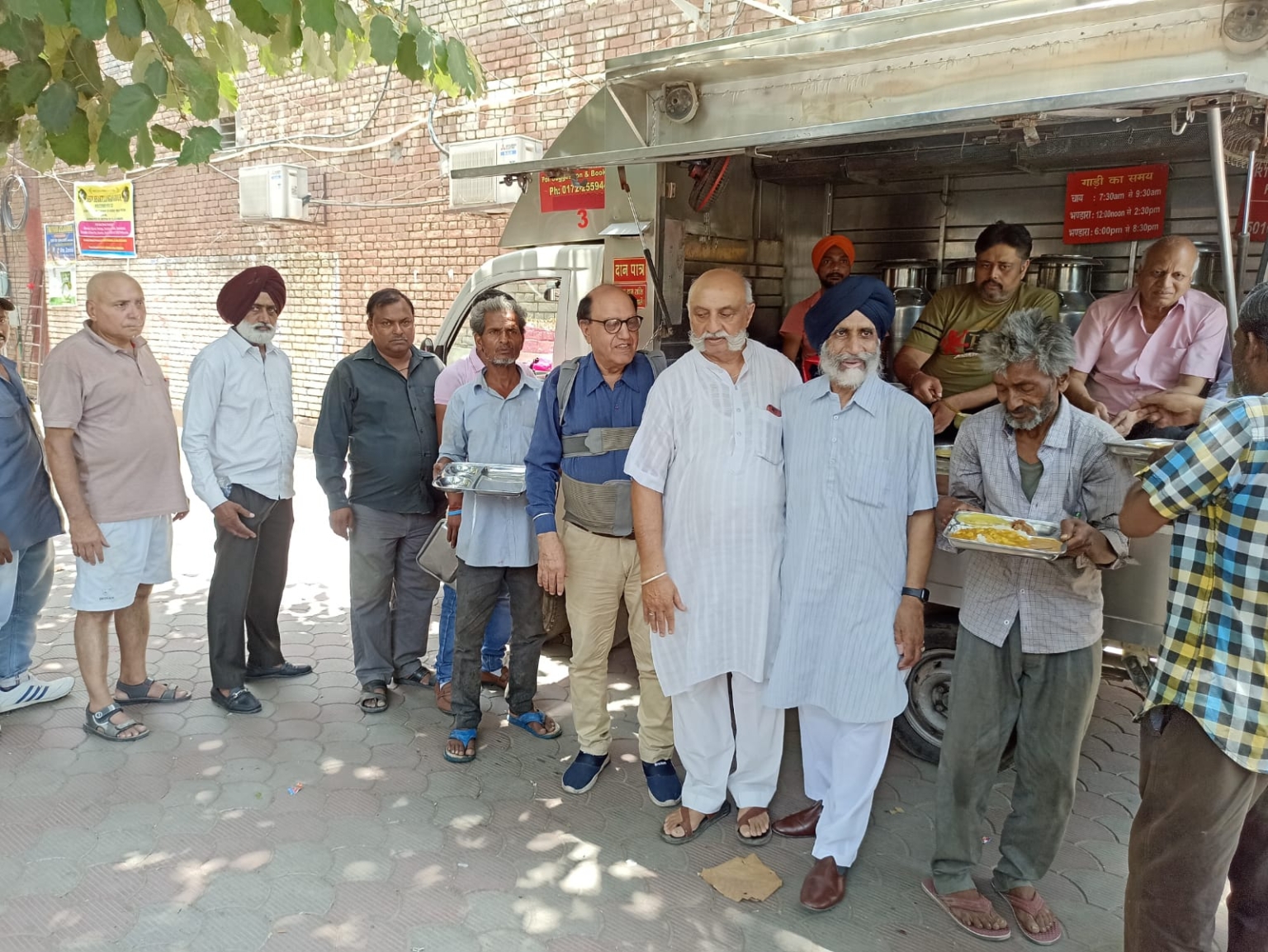 फ्री एक्यूप्रेशर एवं नेचुरोपैथी का कैम्प लगाया