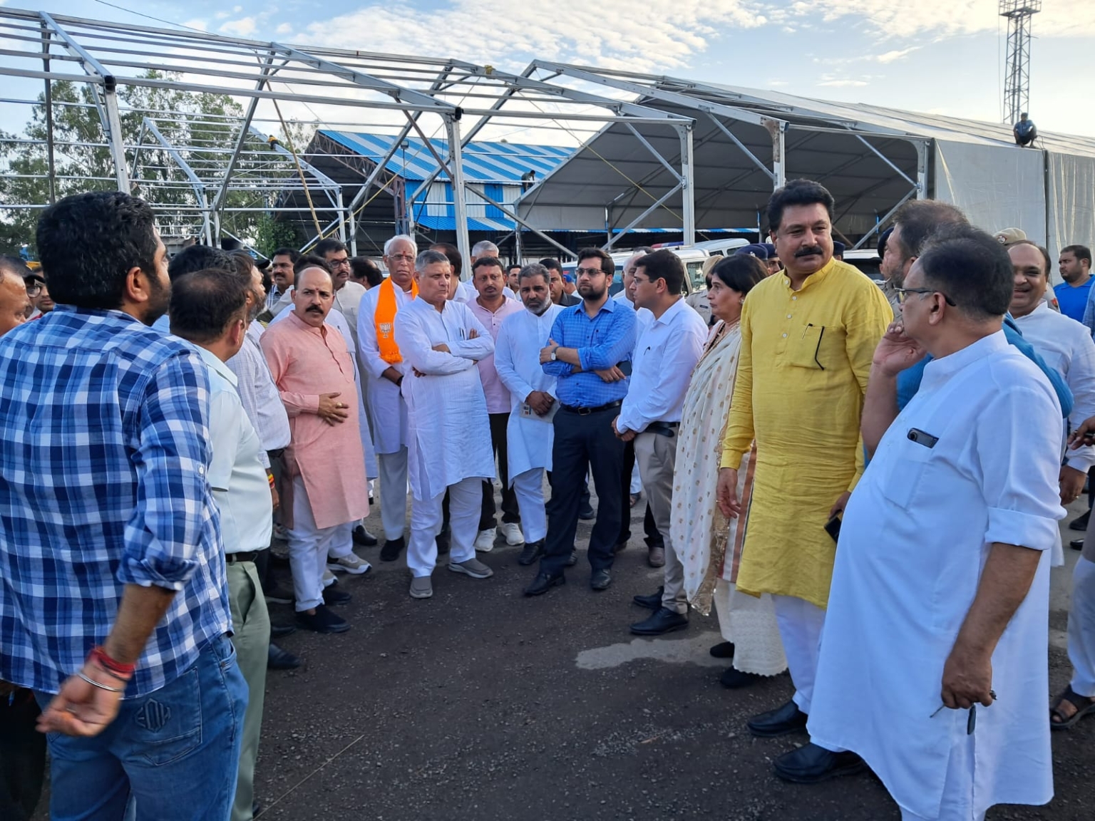 भाजपा नेताओं ने रक्षा मंत्री की होने वाली महारैली की तैयारियों का जायजा लिया