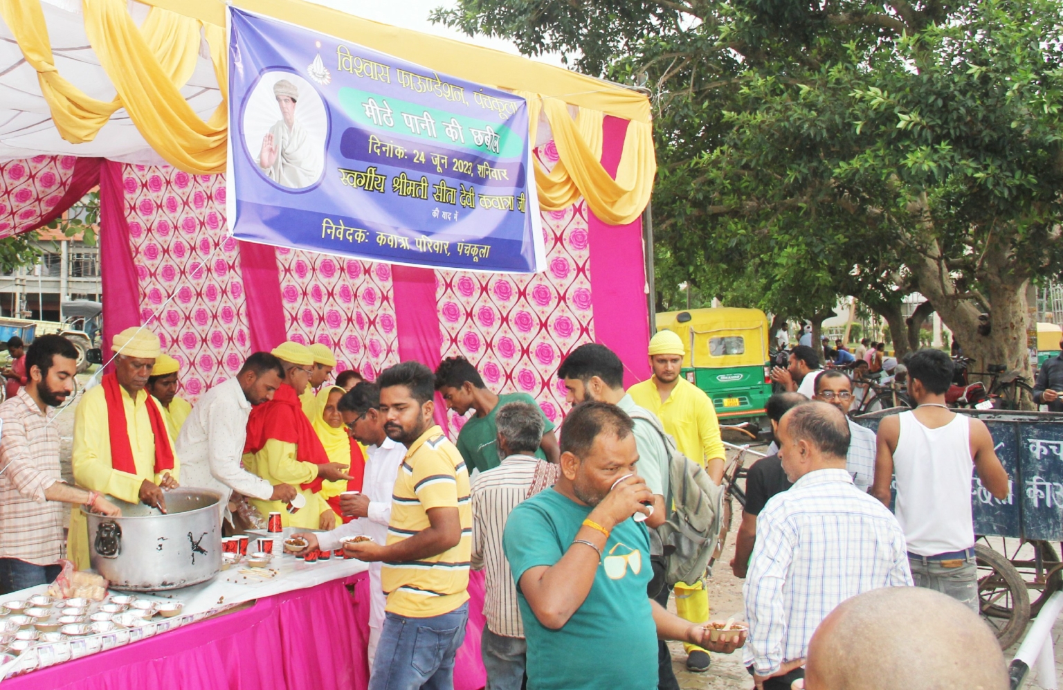 विश्वास फाउंडेशन ने लगाई चने और मीठे पानी की छबील