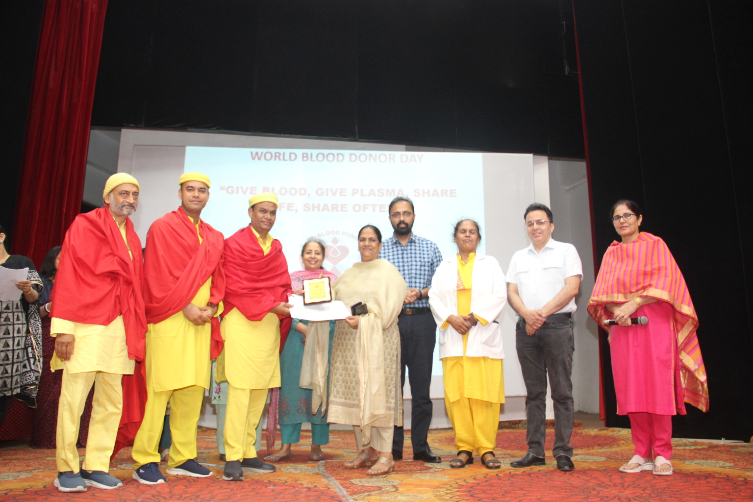 विश्वास फाउंडेशन को किया डायरेक्टर हेल्थ एण्ड फैमिली वेल्फेयर चंडीगढ़ ने सम्मानित