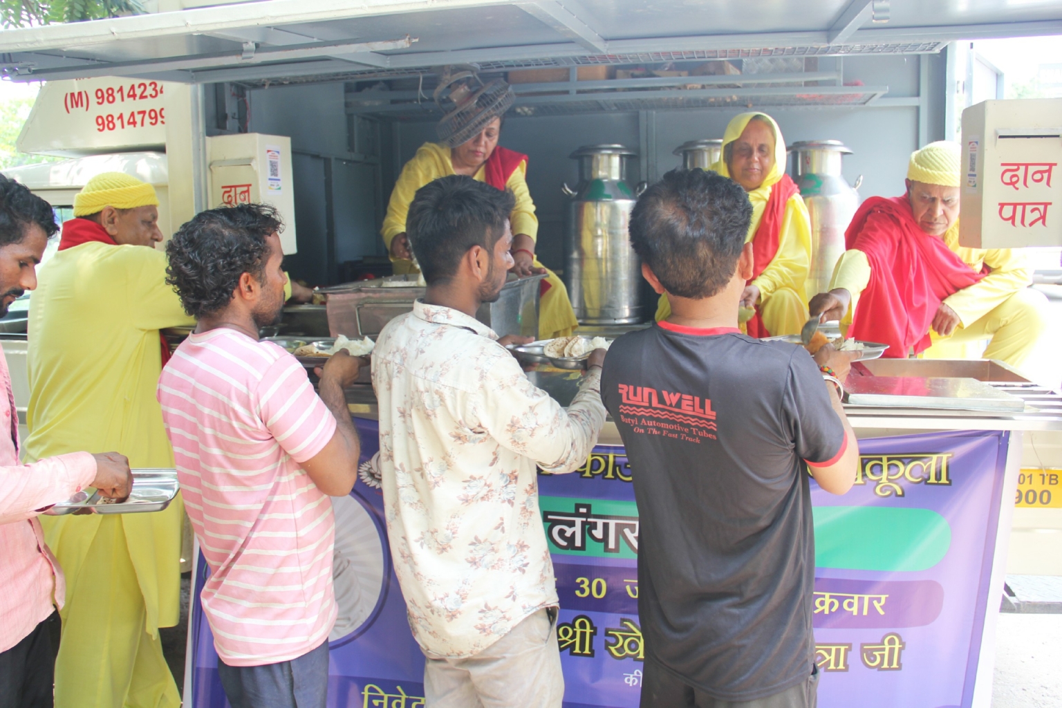 विश्वास फाउंडेशन ने लगाया औद्योगिक क्षेत्र फेज-2 पंचकूला में लंगर