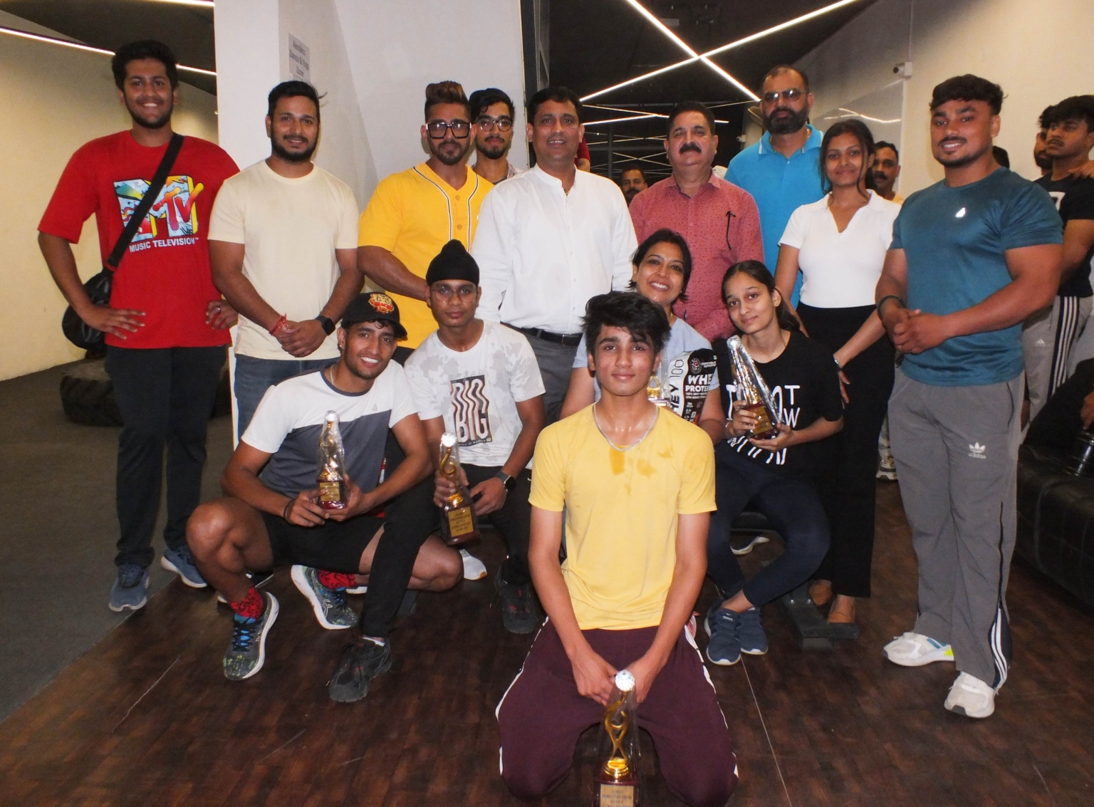 फिटनेस सेंटर में वर्जिश मुकाबले आयोजित