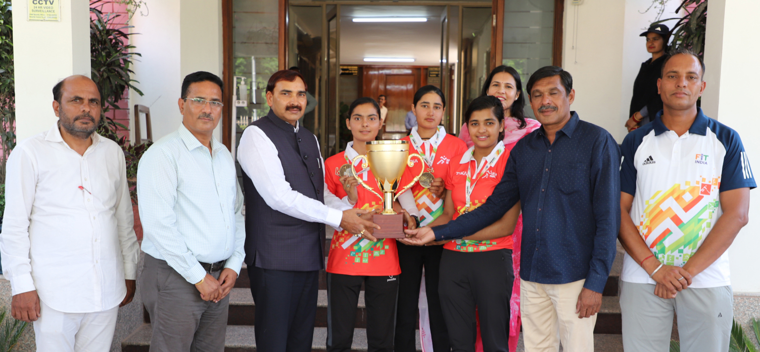 खेलो इंडिया यूनिवर्सिटी गेम  में  चैंपियन रही गुजवि की महिला तीरदांजी टीम