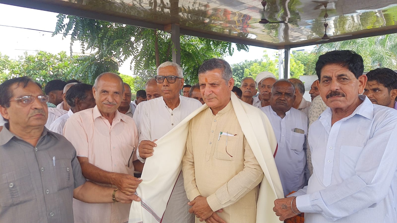 हरियाणा राज्य लघु सिंचाई एवं नलकूप निगम के छटनी ग्रस्त कर्मचारियों ने हरियाणा सरकार द्वारा मानदेय भत्ता दिए जाने पर स्कूल शिक्षा मंत्री कंवरपाल का जताया आभार