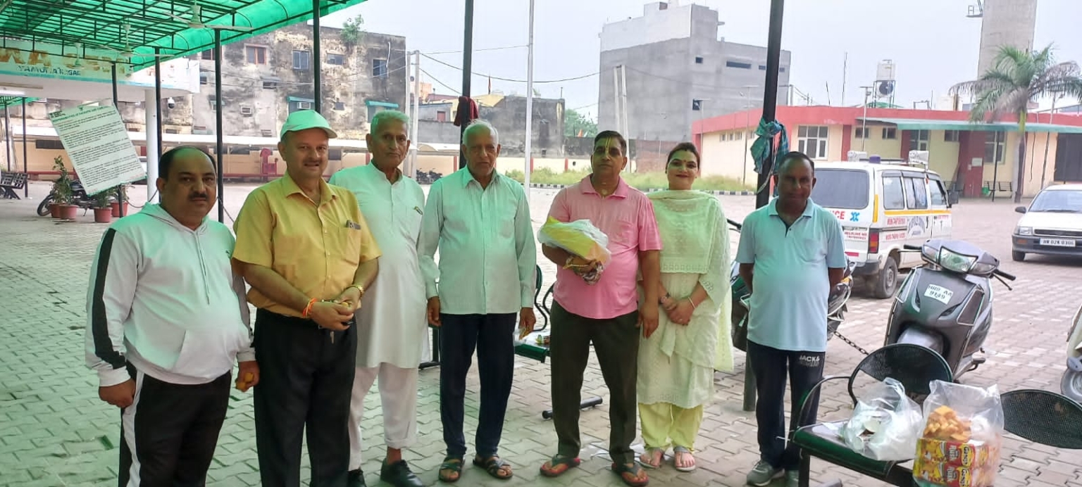 चंद्रयान 3 की सफ़ल लैंडिंग के उपलक्ष्य में सेवा भारती द्वारा लड्डू बाँटे गए