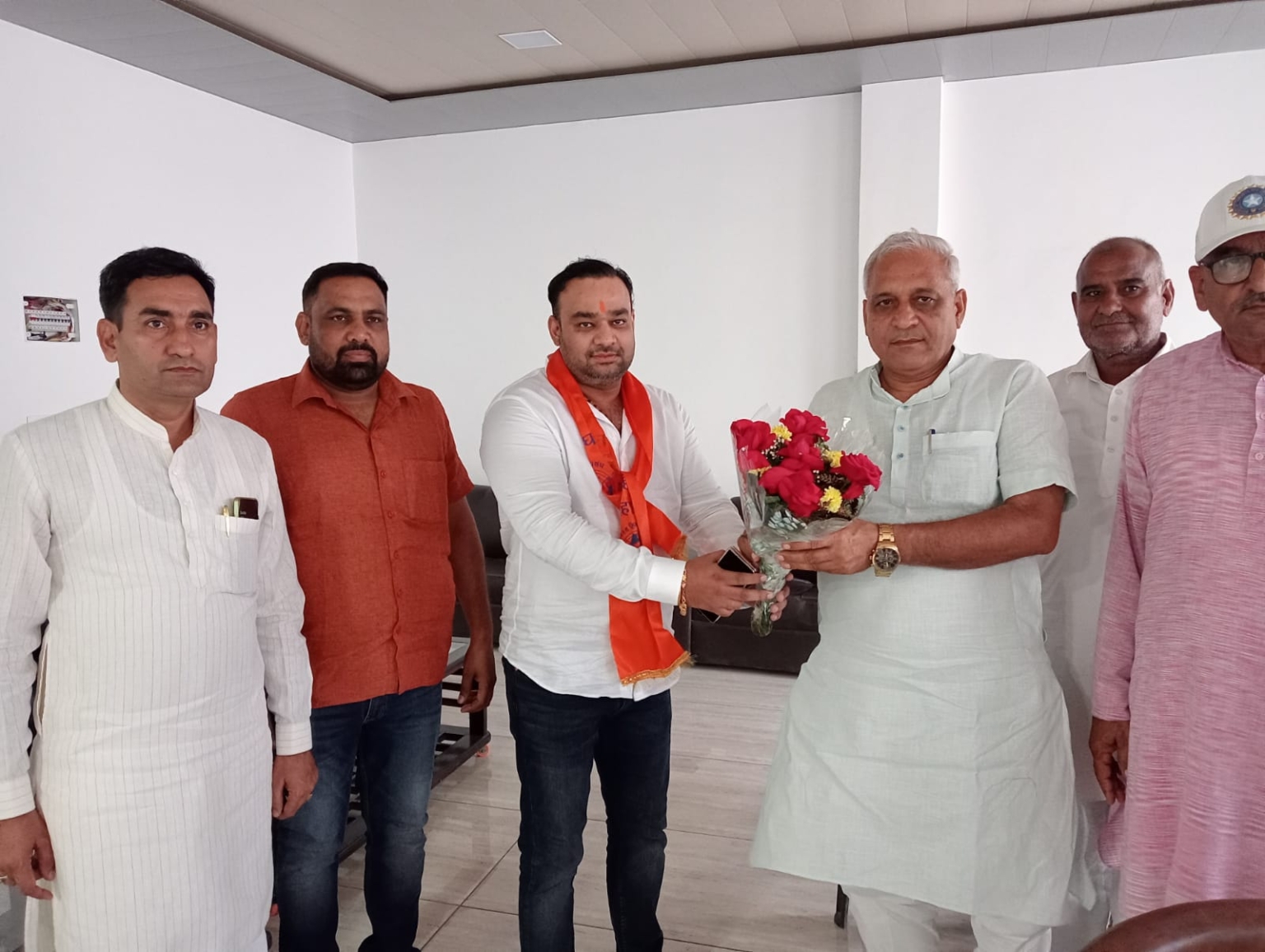 विश्व हिन्दू महासंघ के राष्ट्रीय सचिव हरीश वर्मा ने हरियाणा के डिप्टी स्पीकर रणवीर गंगवासे की शिष्टाचार भेंट