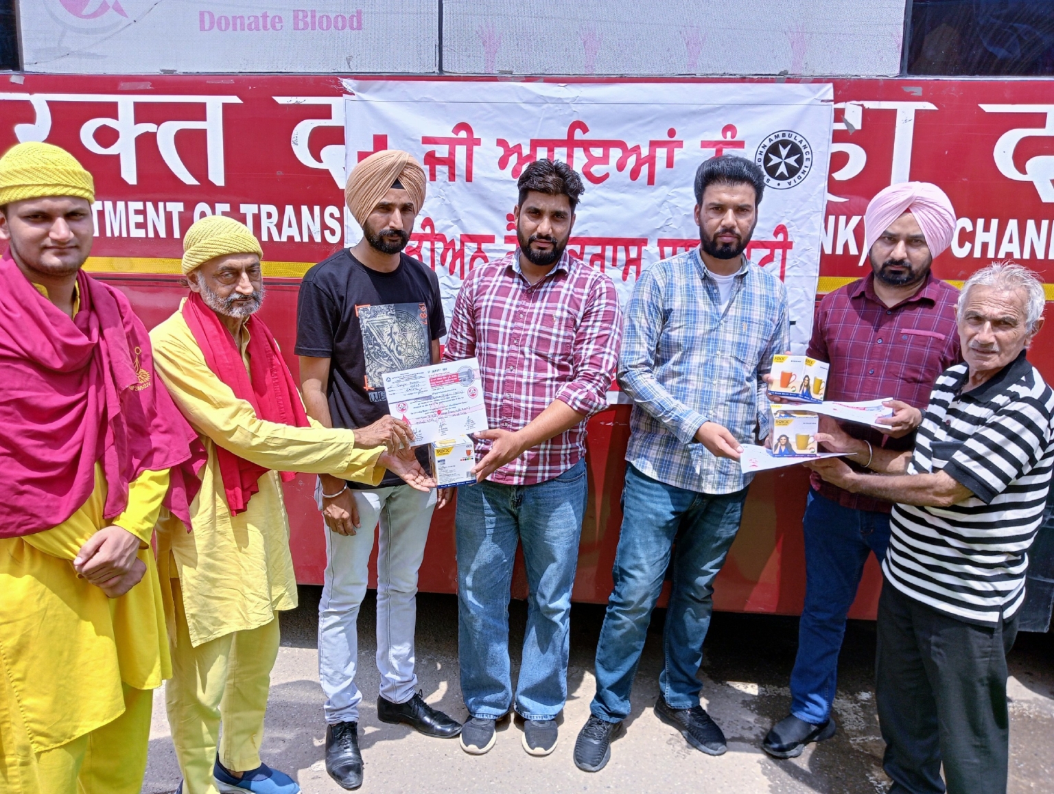 मार्केट फेज 3बी2 मोहाली में किया 30 युवायों ने रक्तदान