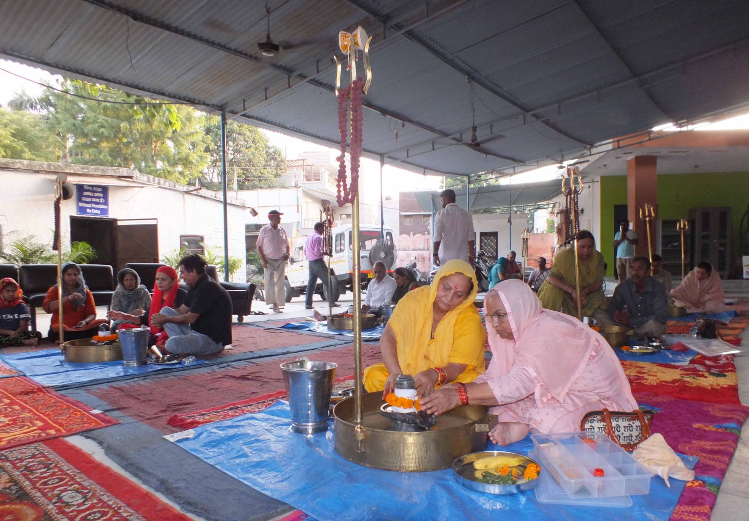 गुग्गा माड़ी मंदिर में 12 ज्योतिर्लिंगों का एक साथ रूद्राभिषेक