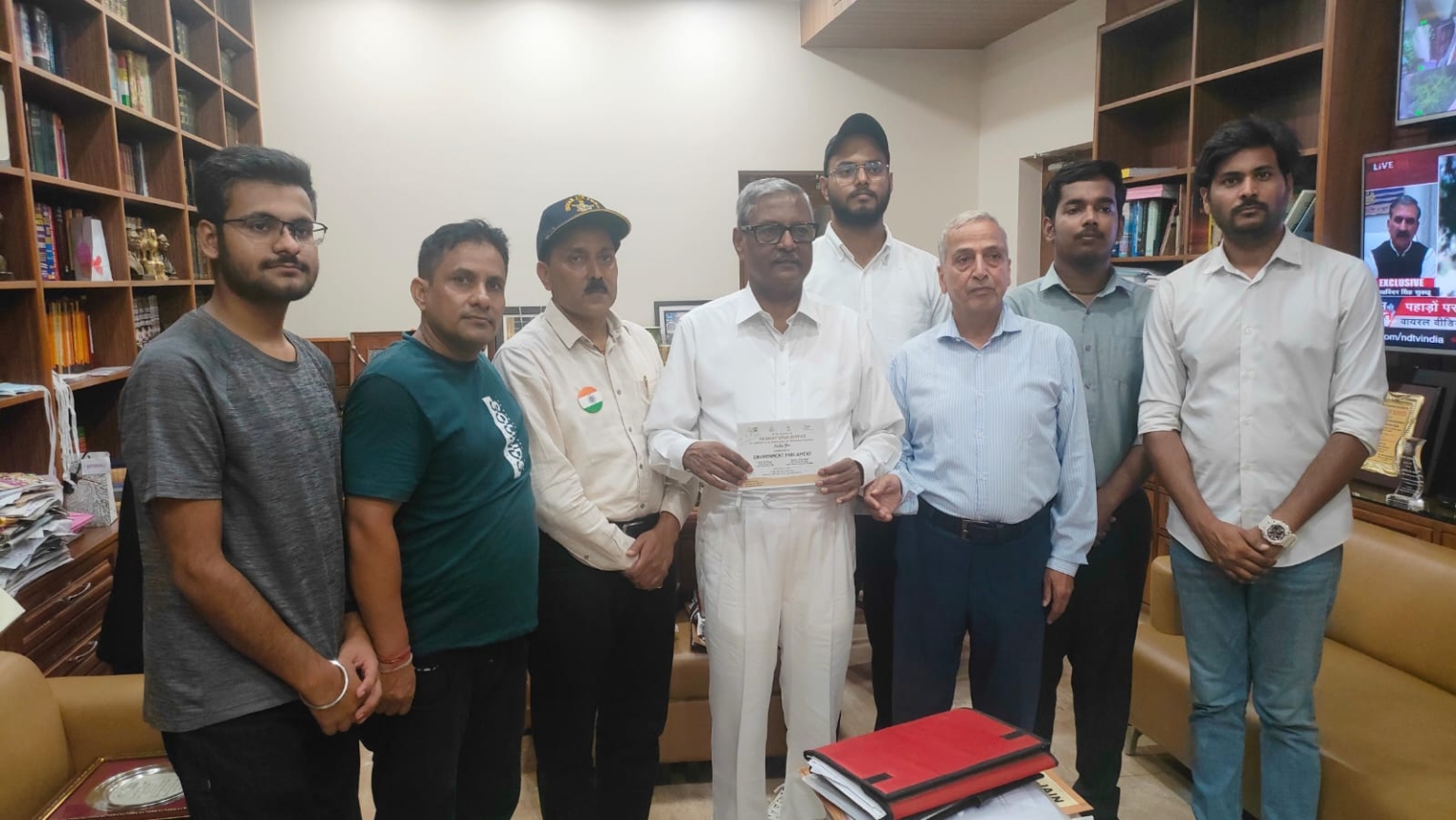 पर्यावरण संसद को लेकर स्पीकर सत्यपाल जैन के निवास पर गहन चर्चा हुई