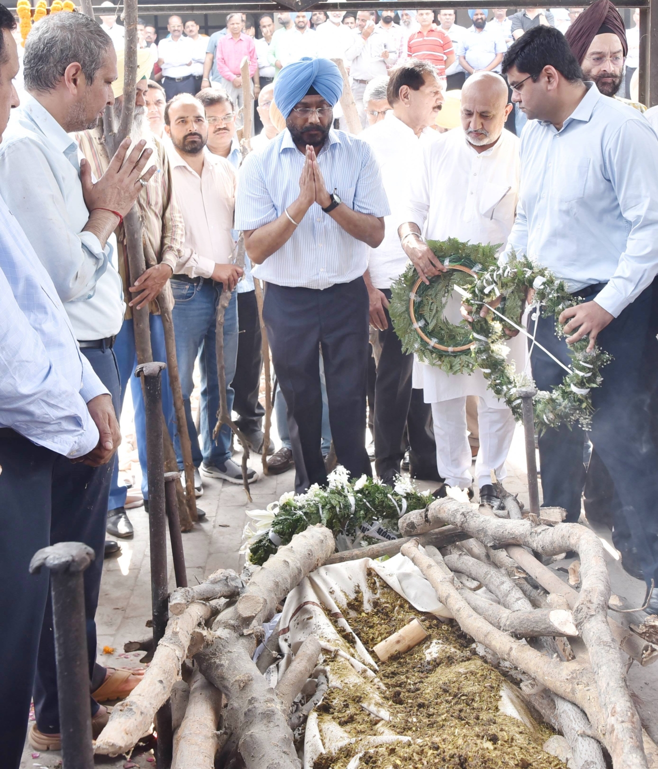 प्रो. बी सी वर्मा को नम आँखों से अंतिम विदाई