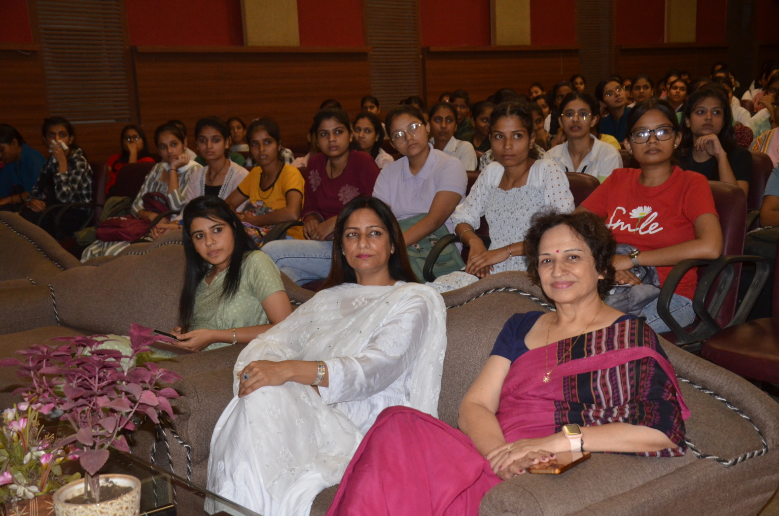 अधिकारों व कर्तव्यों के प्रति जागरूक होने के लिए शिक्षित होना जरूरी : वंदना चौधरी