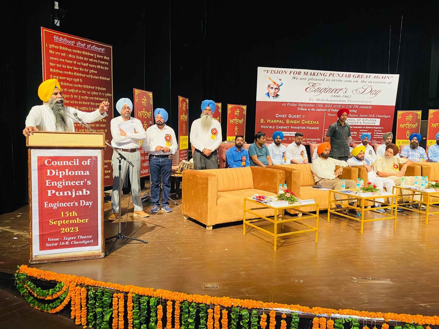 इंजीनियर दिवस के अवसर पर डॉ. एसएस आहलूवालिया ने बधाई दी