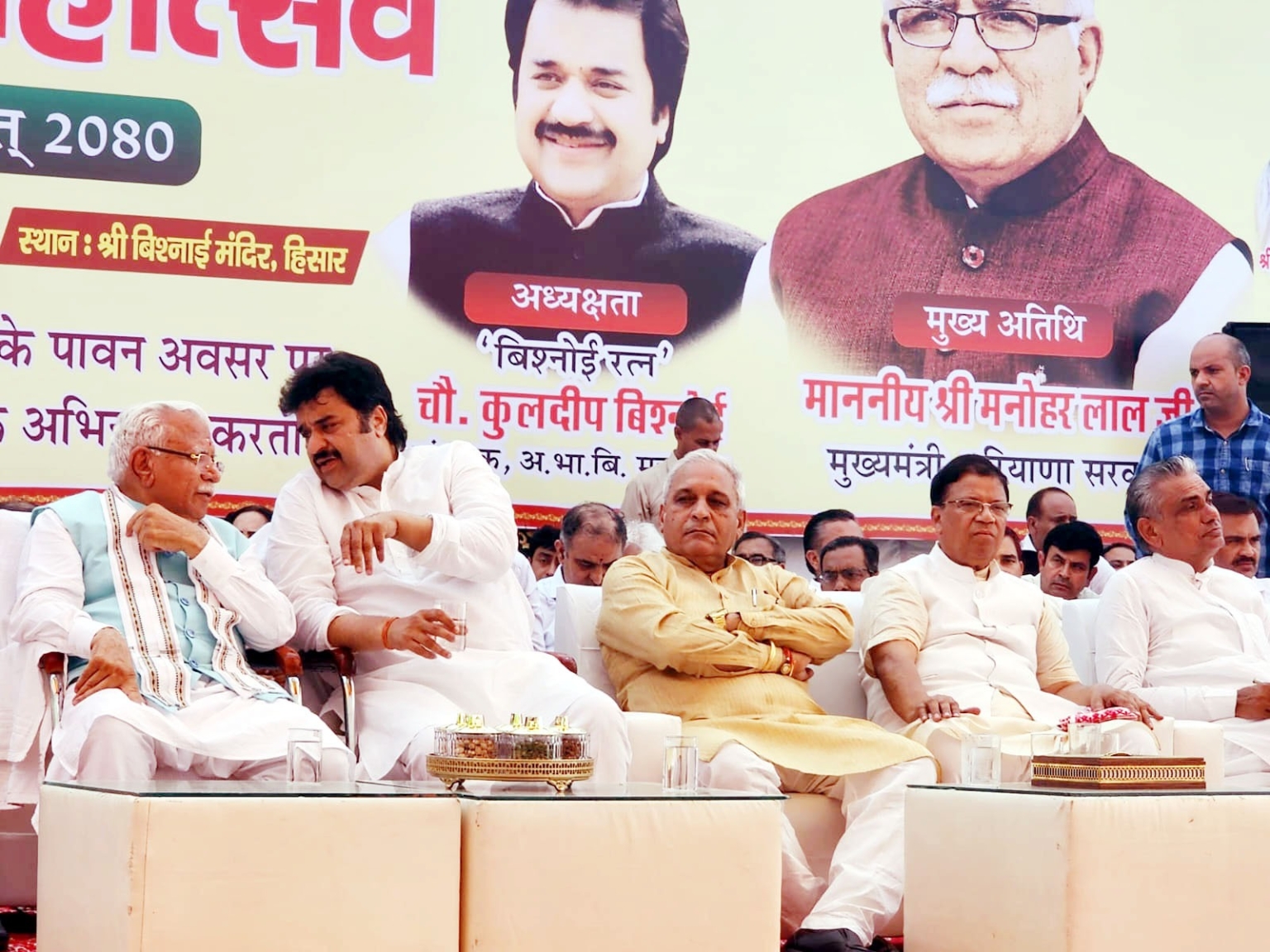 भजन लाल की प्रतिमा का अनावरण किया