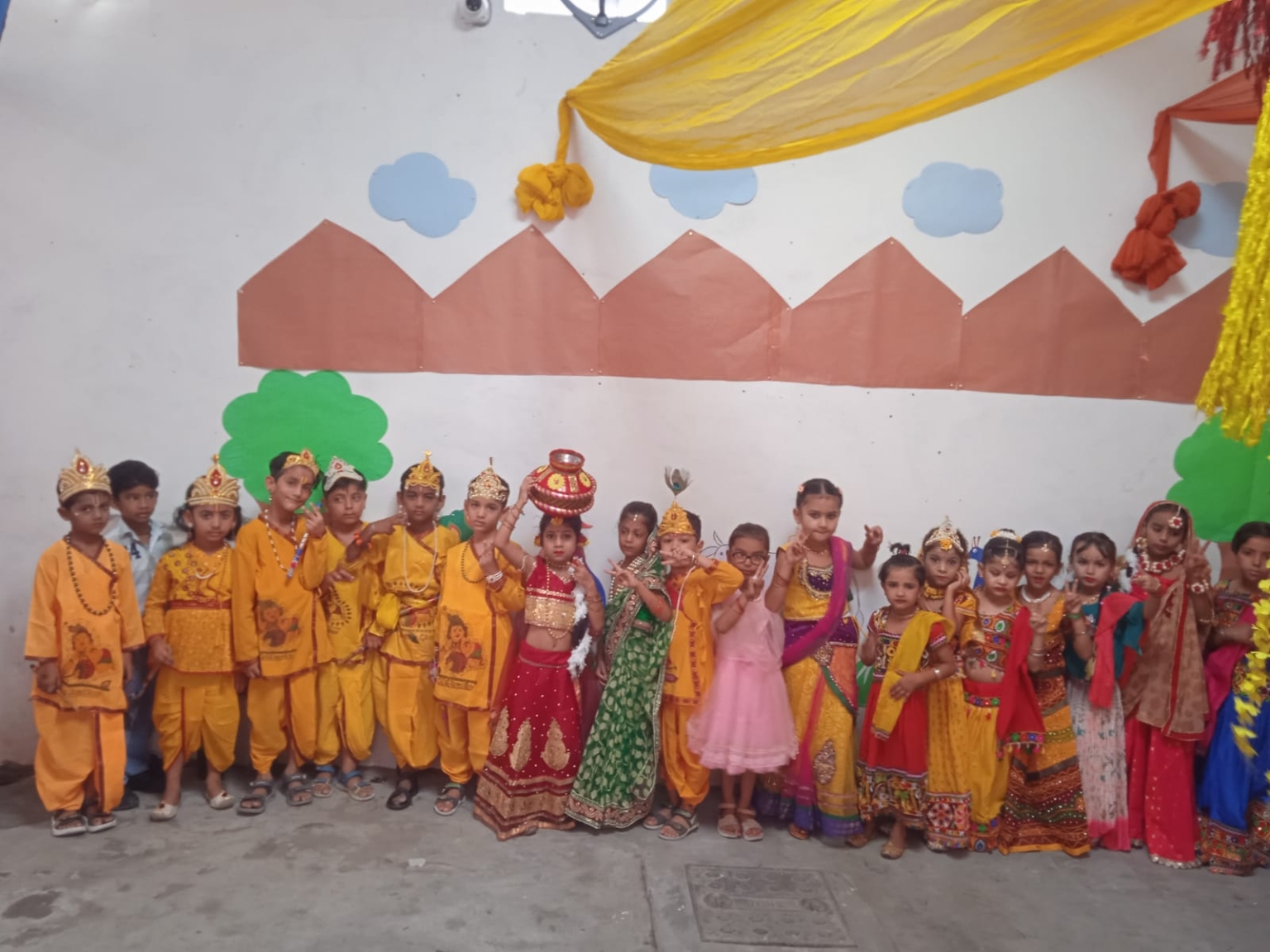 लिटिल ऐंजल प्ले वे स्कूल में श्री कृष्ण जन्माष्टमी के उपलक्ष्य में एक कार्यक्रम का आयोजन