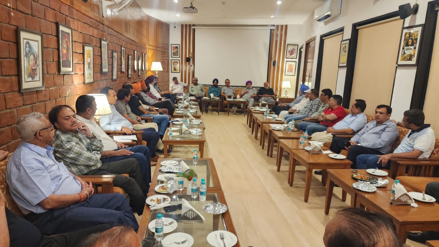 प्रॉपर्टी कंसल्टेंट एसोसिएशन की नई कार्यकारिणी की हुई पहली मासिक मीटिंग