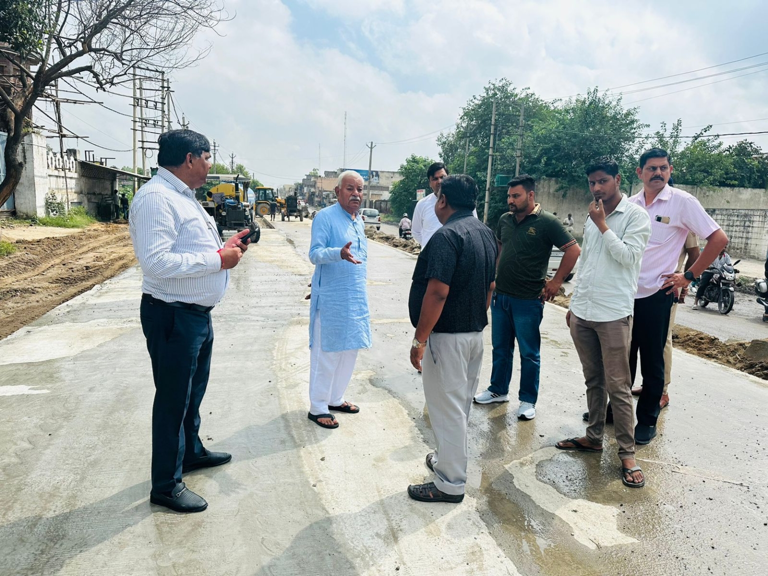 :-विधायक घनश्यामदास अरोड़ा ने सड़क निर्माण कार्य का निरीक्षण किया,दिए सख्त निर्देश