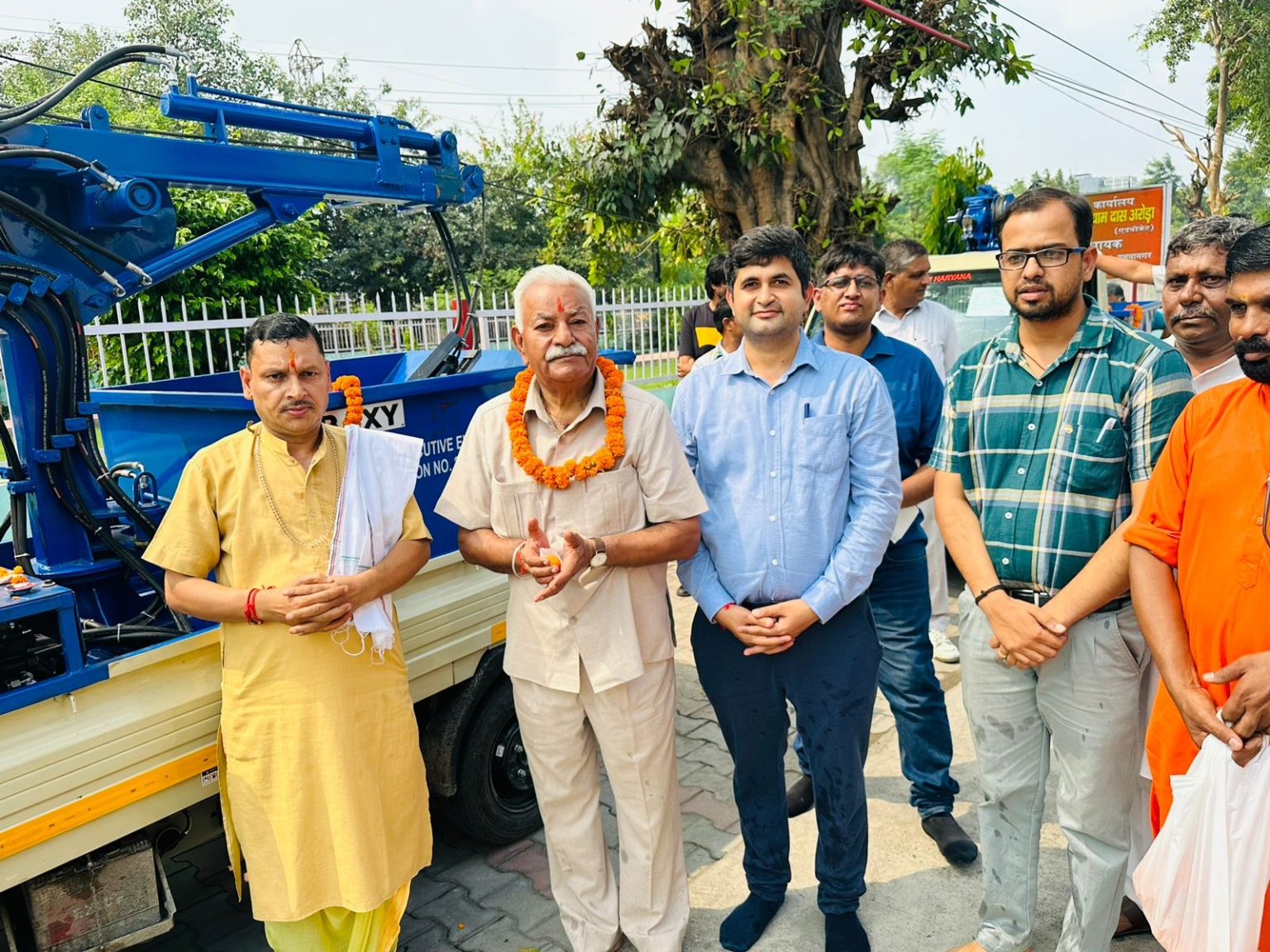 विधायक घनश्याम दास अरोड़ा ने सीवरेज मेनहोल की सफाई के लिए 2 नई हाइड्रोलिक मशीनों का उद्घाटन किया