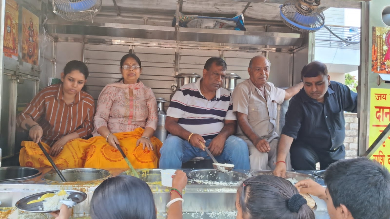 श्री श्याम करुणा फ़ाउंडेशन ने भंडारा लगाया