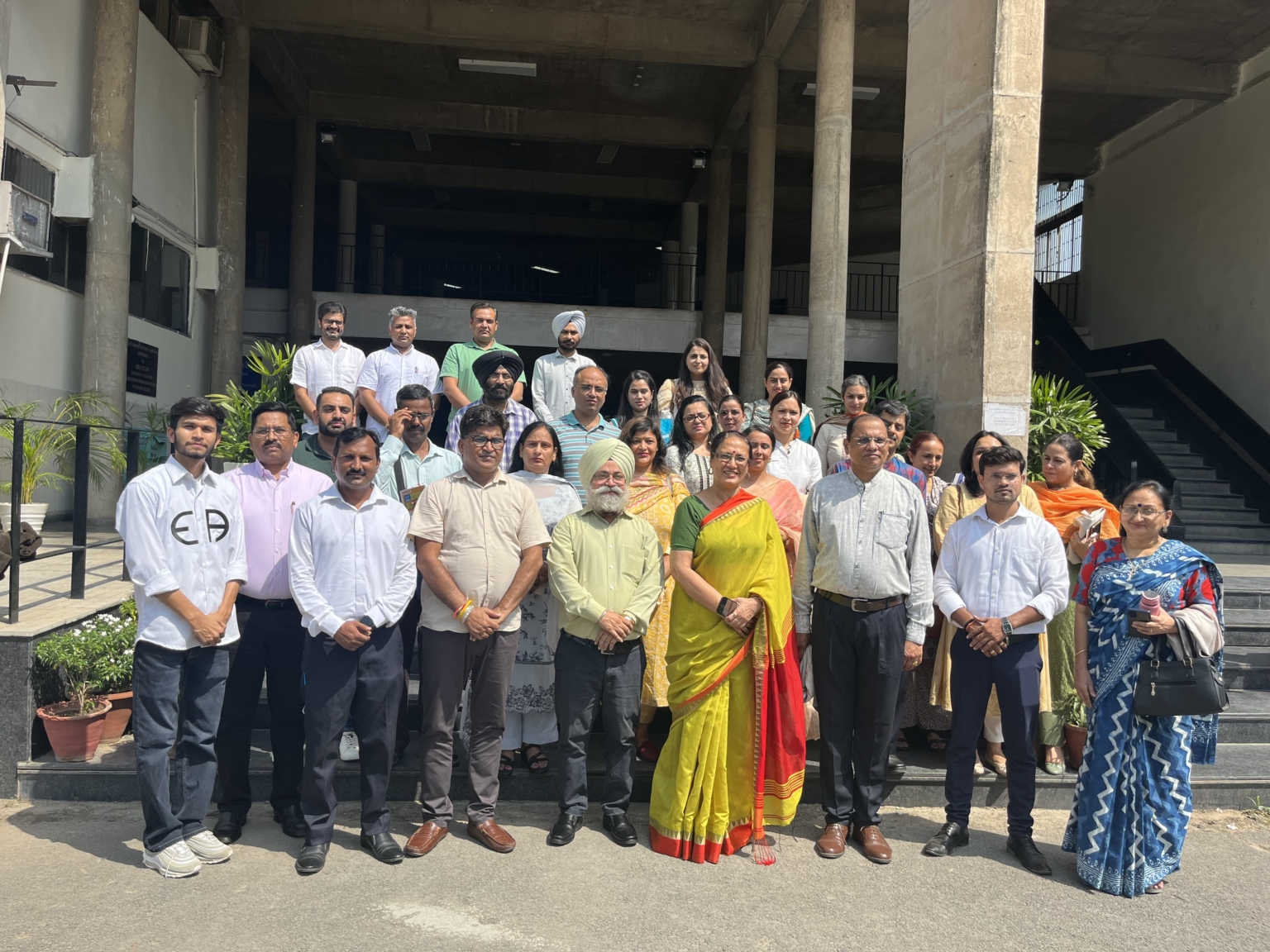 शिवानन्द चौबे मेमोरियल चैरिटेबल ट्रस्ट द्वारा आठवें शिक्षक सम्मान समारोह का आयोजन किया गया