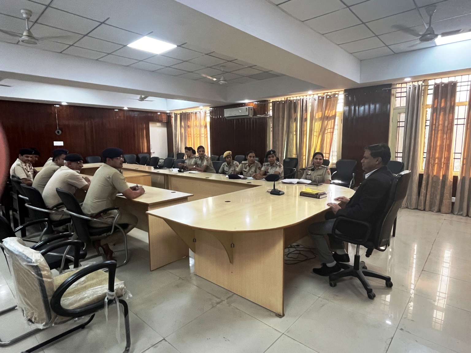 सार्वजनिक स्थानों, शिक्षण संस्थानों में साइबर अपराध से सुरक्षा बारे जागरूक कर रही पुलिस