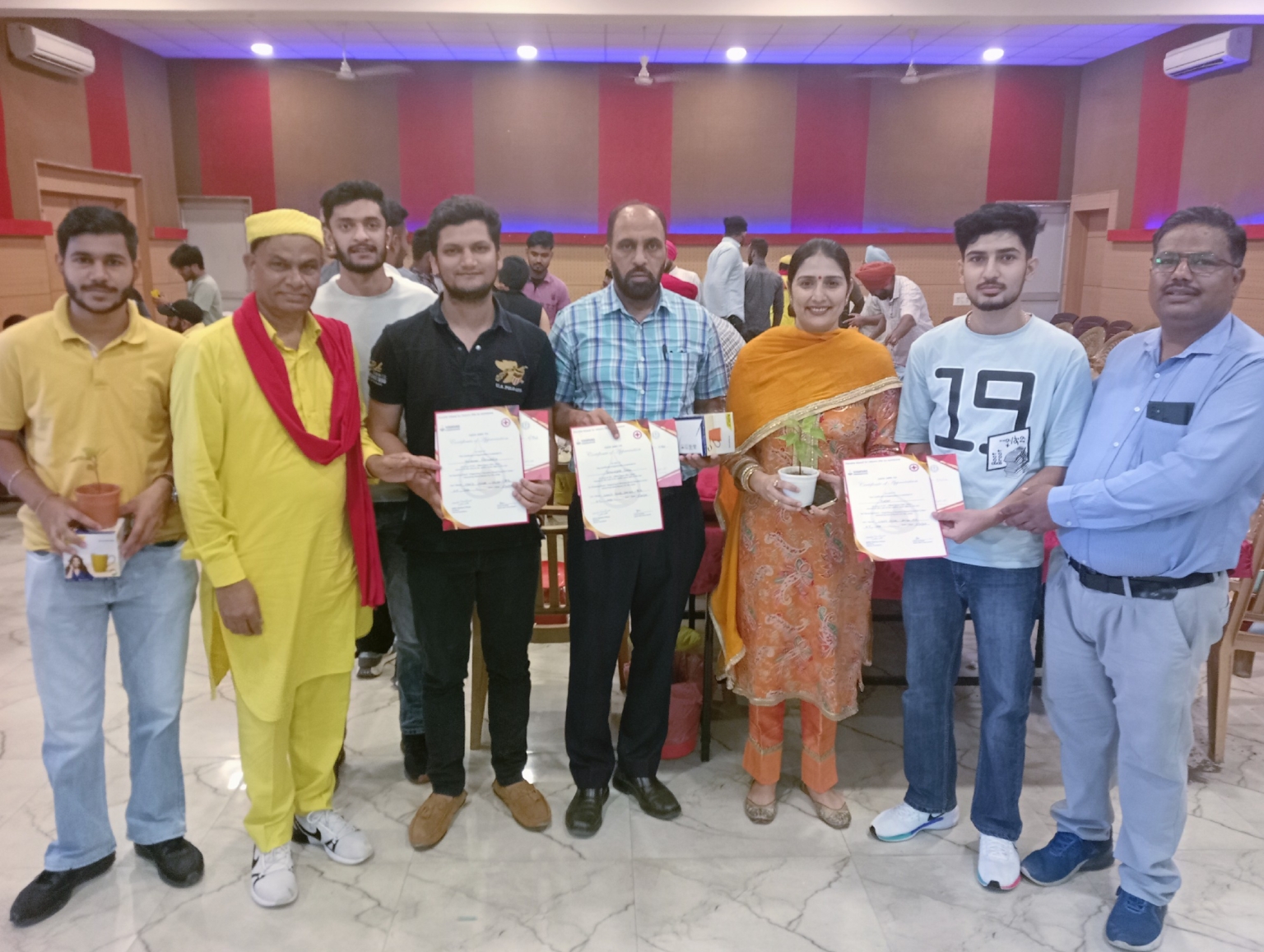 लॉइन्स भवन सेक्टर 18 चंडीगढ़ में किया 63 युवायों ने रक्तदान