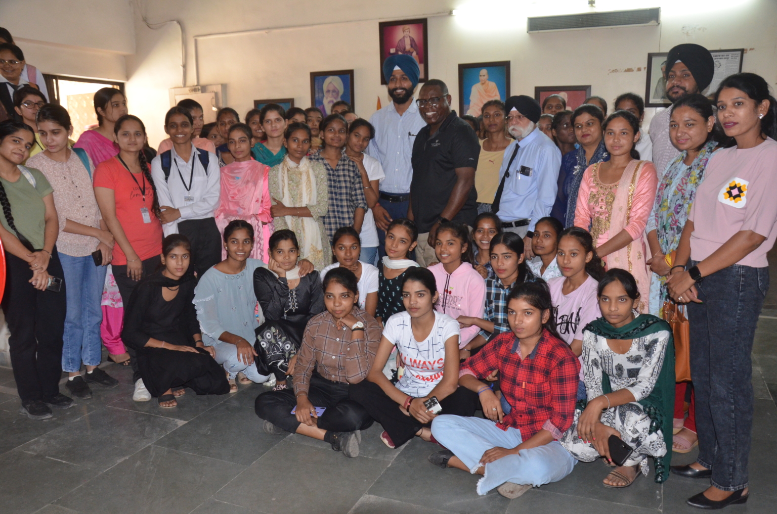 डीएवी गर्ल्स कॉलेज में शिक्षा के अवसर विषय पर एक्सटेंशन लेक्चर आयोजित