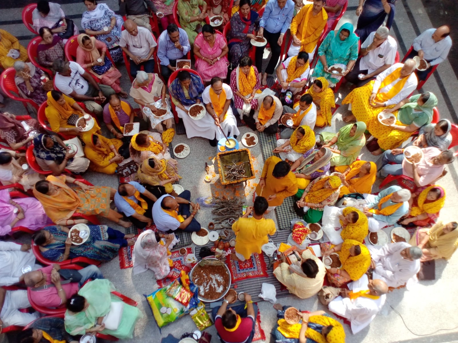 सनातन धर्म सभा चंडीगढ़ के सत्संग भवन में चल रही कथा के बाद आख़िरी श्राद्ध वाले दिन करवाया हवन व पितृ विसर्जन