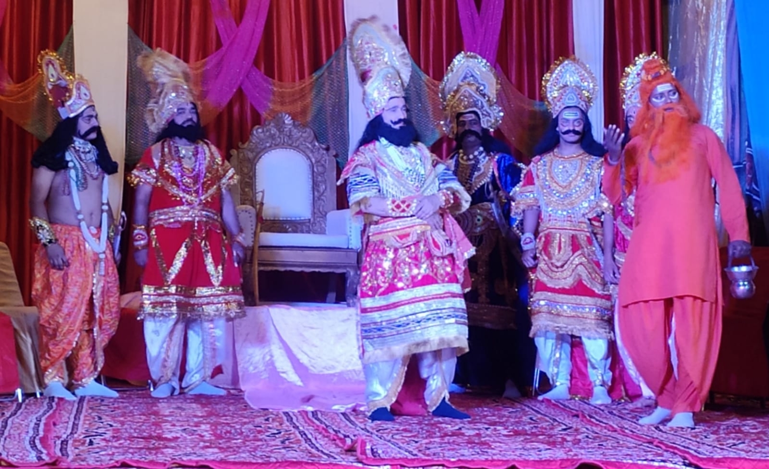 श्रृंगि ऋषि द्वारा दशरथ को पुत्रेष्ठि यज्ञ कराने की सलाह के दृश्य का मंचन हुआ