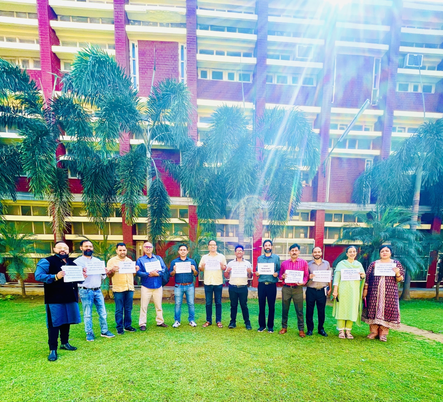 डीएवी कॉलेज शिक्षक संघ की स्थानीय इकाई ने पीसीसीटीयू के आह्वान पर विरोध प्रदर्शन किया