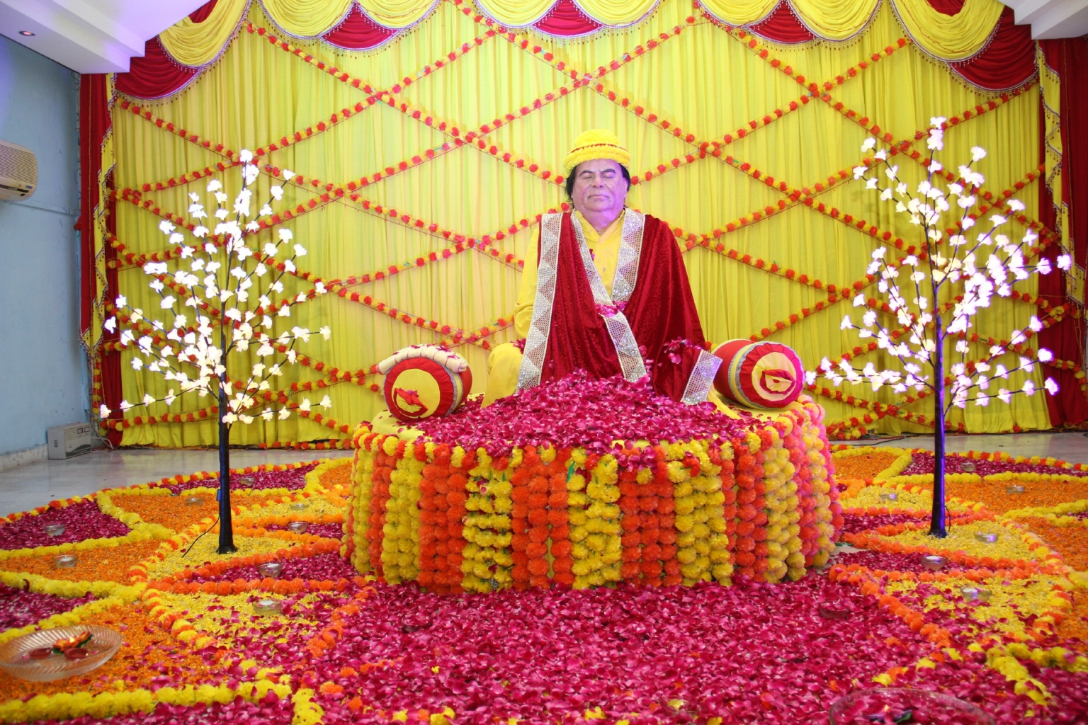 विश्वास फाऊंडेशन ने धूमधाम से मनाया स्वामी विश्वास जी का पीताम्बर दिवस पंचकूला