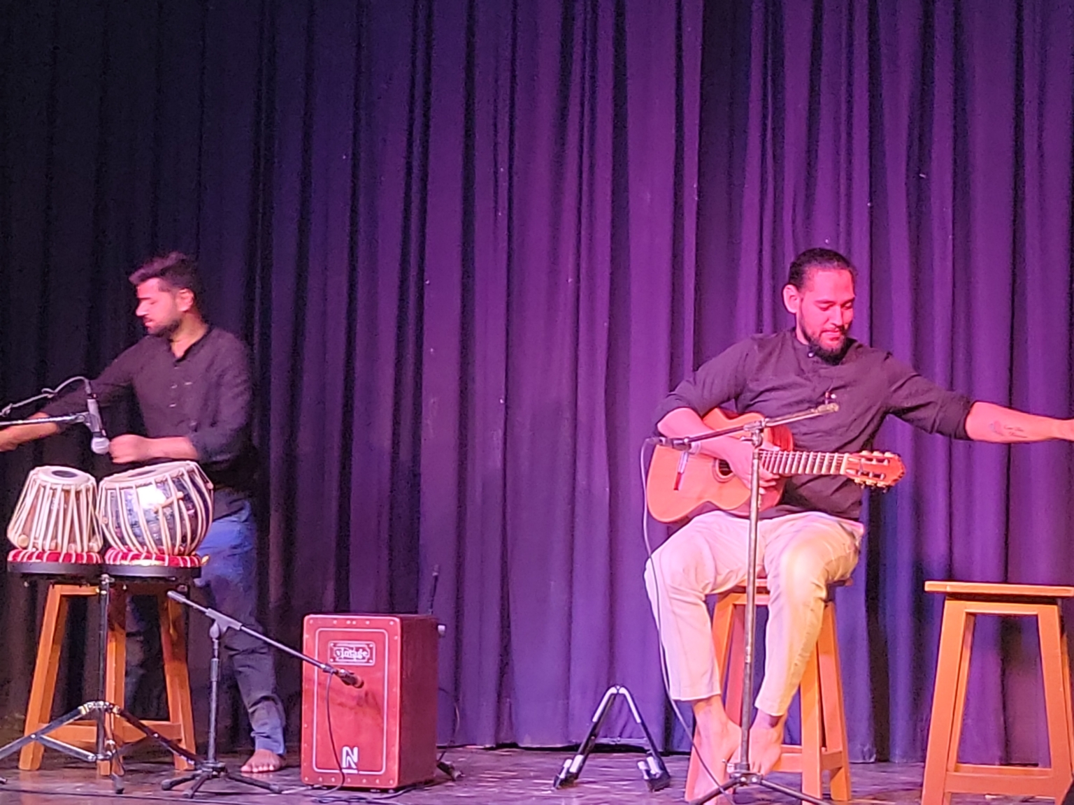 स्पेनिश गिटार व टेबल की सुर और ताल के अनूठे संगम ने लूटी वाह वाही