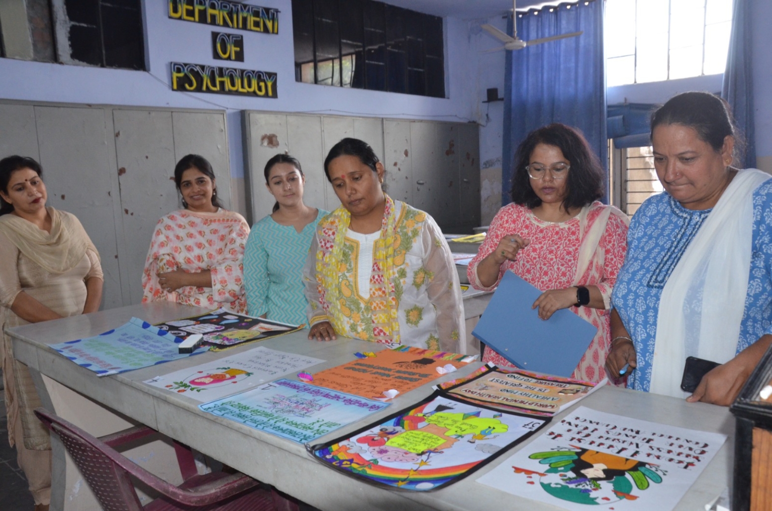 स्लोगन लेखन में एमए इंग्लिश की स्वाति ने मारी बाजी