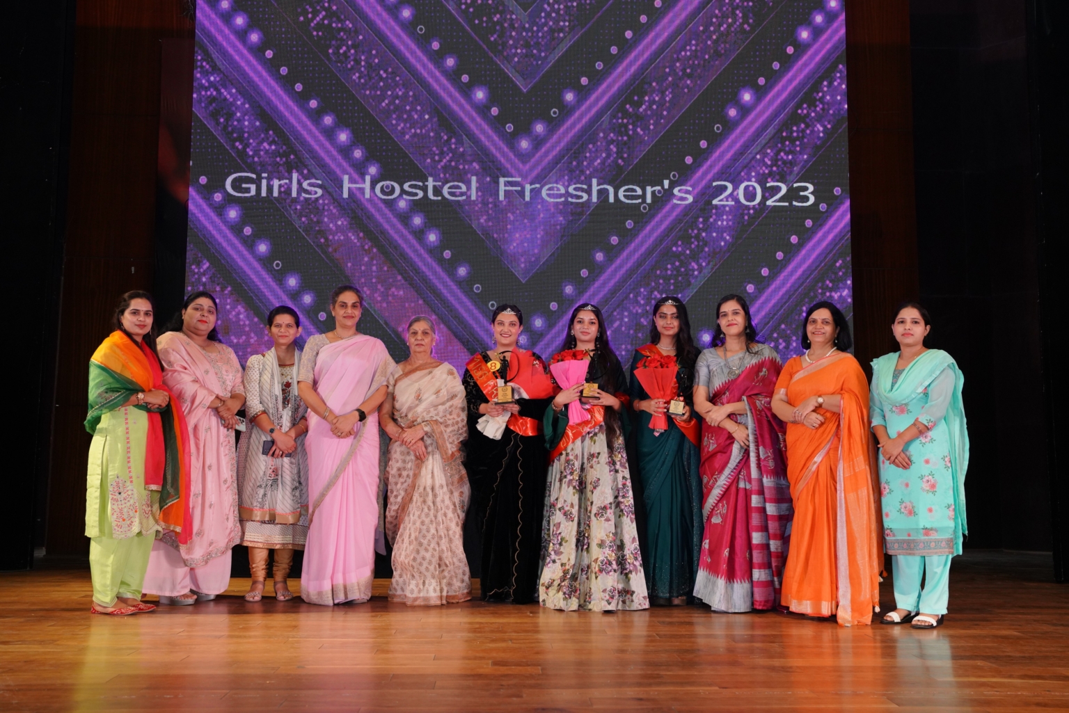 एसडी कॉलेज के गर्ल्स हॉस्टल स्टूडेंट्स की फ्रेशर्स पार्टी में कशिश को पहनाया गया मिस फ्रेशर 2023 का ताज