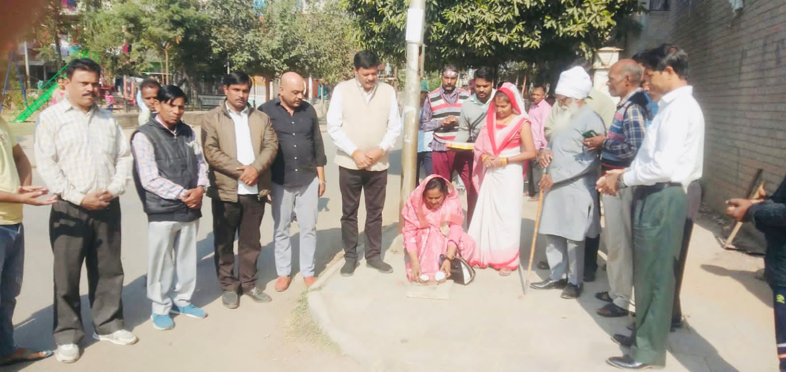 बिजली की तारों को अंडरग्राउंड करने व नई स्ट्रीट लाइटें लगाने के कार्य की शुरुआत