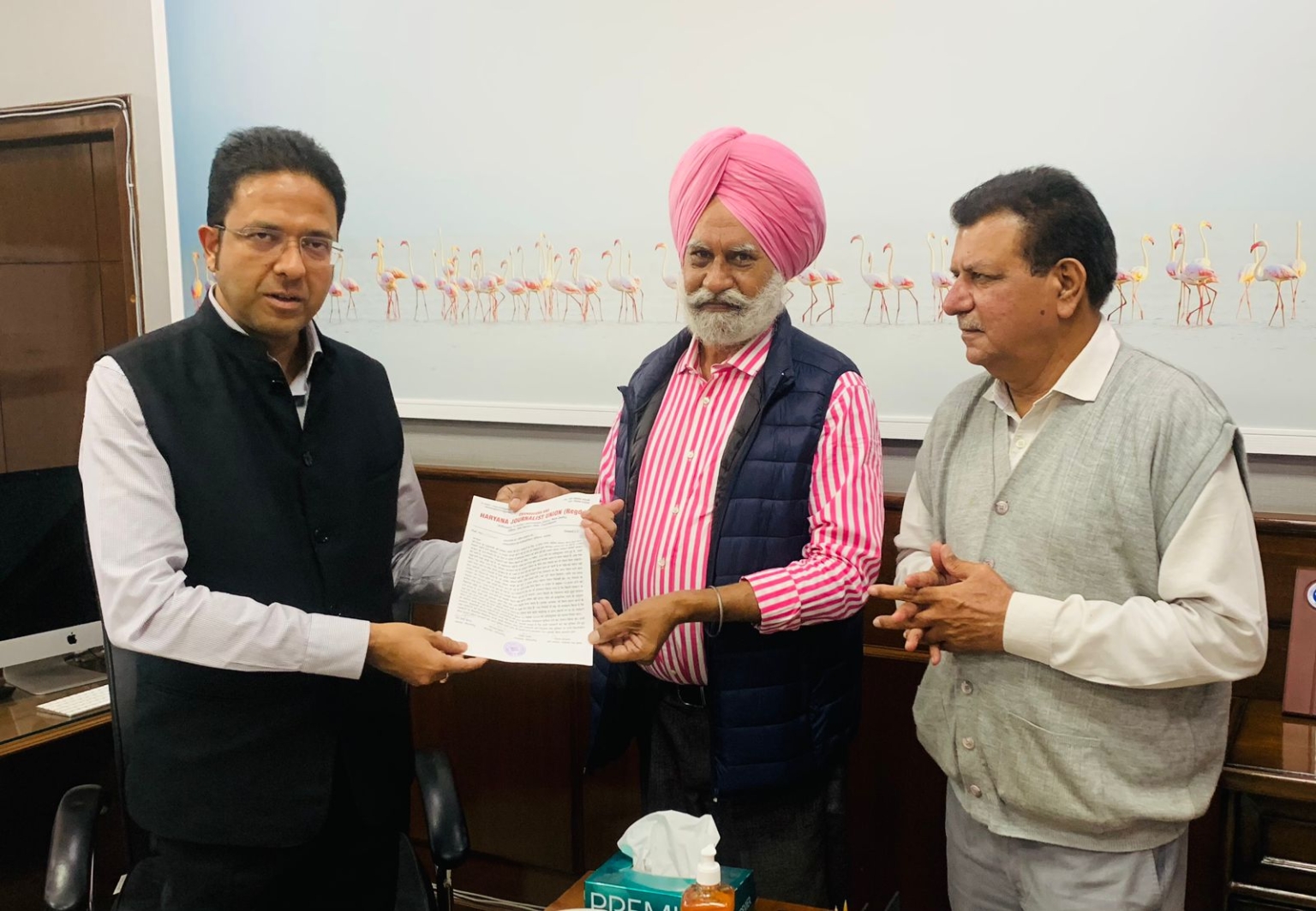 सीएचजेयू ने मुख्यमंत्री के अतिरिक्त प्रधान सचिव डॉ. अमित अग्रवाल से की मुलाकात, सौंपा ज्ञापन