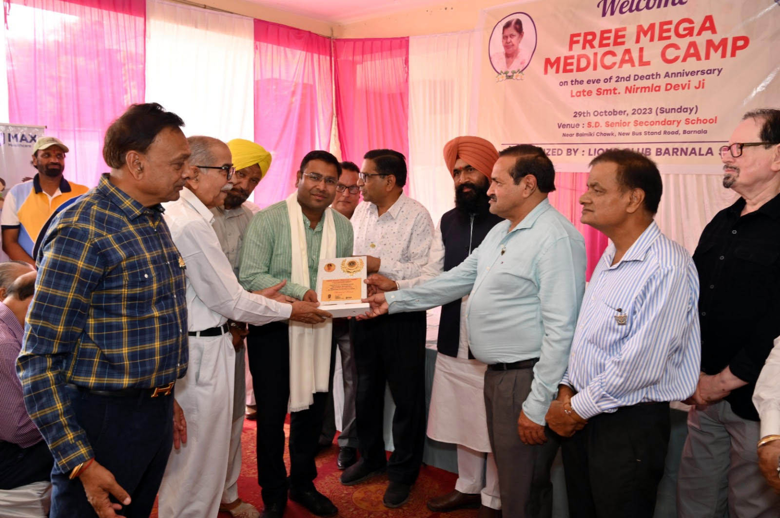 हेल्थ चेकअप कैंप के दौरान 300 लोगों की जांच की गई