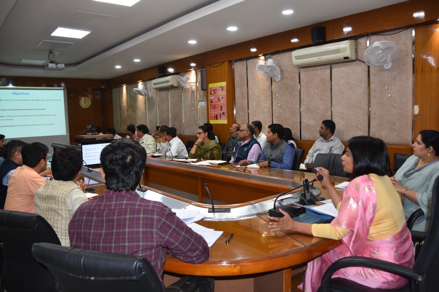 मोबाइल वैन प्रत्येक गांव और वार्ड को करेंगी कवर, आॅडियो-विजुअल के माध्यम से लोगों को देंगी योजनाओं की जानकारी