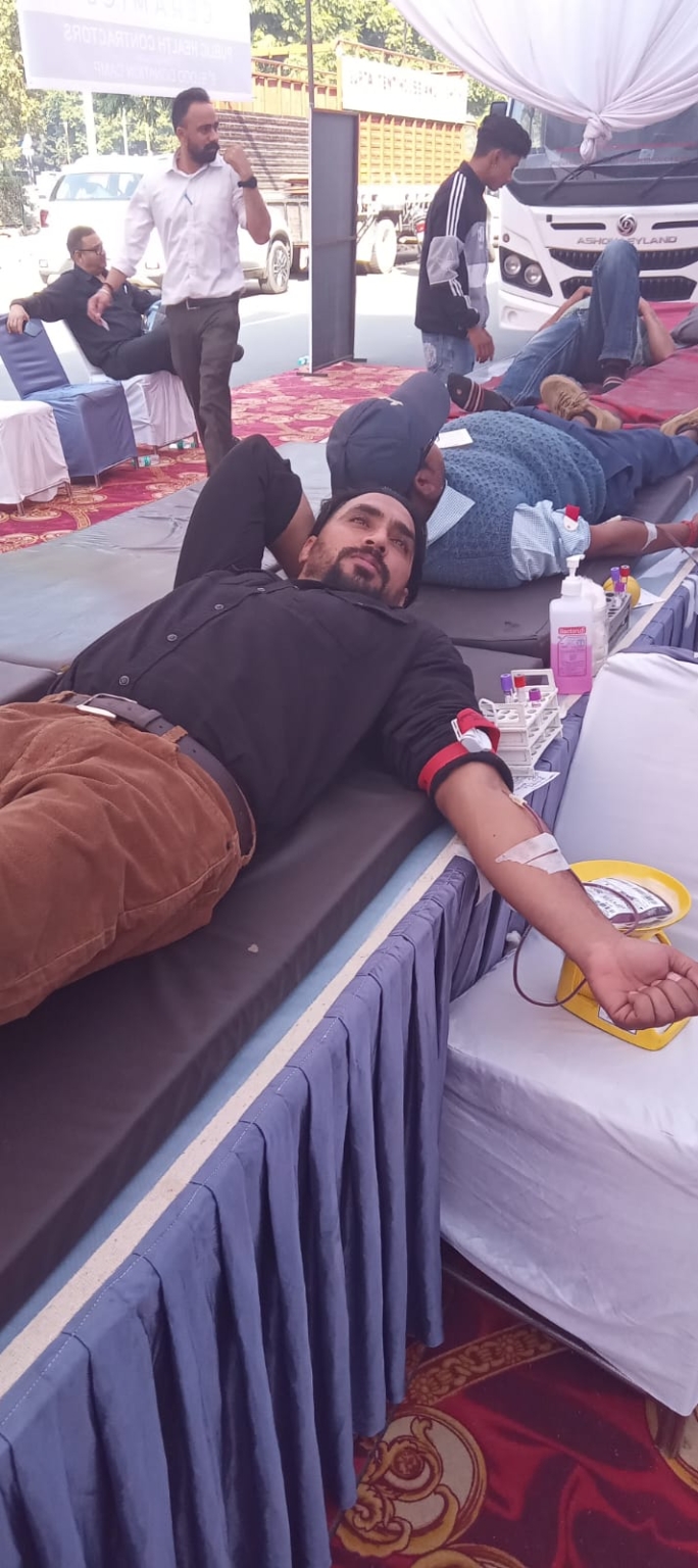 गवर्नमेंट हेल्थ कॉन्ट्रैक्टर्स के 8वें रक्तदान शिविर में 200 यूनिट रक्त एकत्र