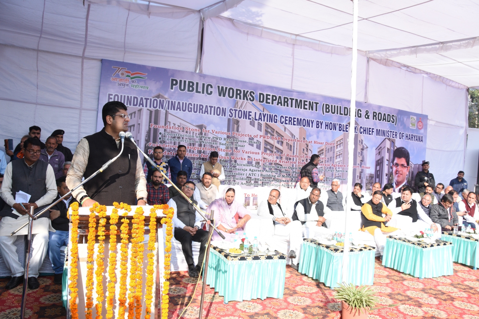 उप-मुख्यमंत्री दुष्यंत चौटाला ने हवाई अड्डे के एयर ट्रैफिक कंट्रोल रूम तथा टर्मिनल बिल्डिंग की रखी आधारशिला