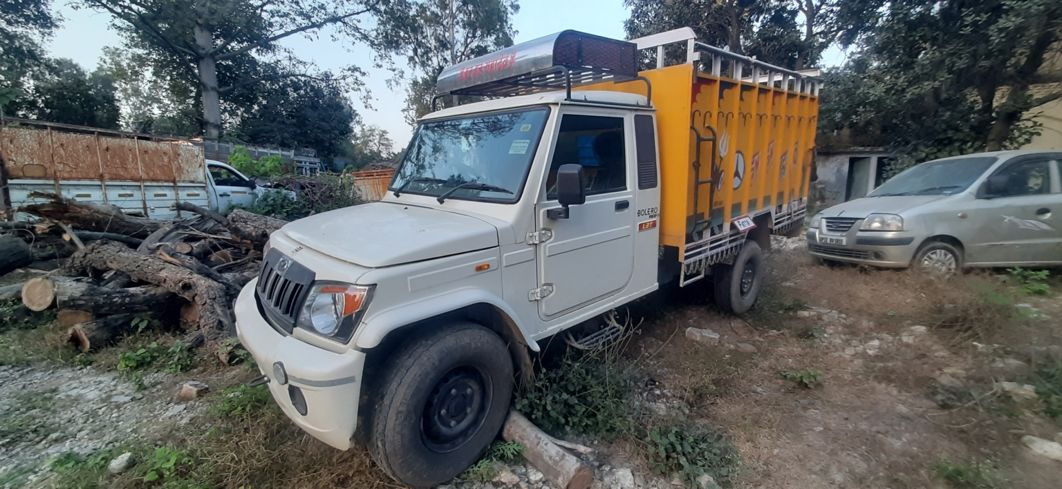 वन कर्मियों पर पिक अप गाड़ी चढ़ा जान से मारने का प्रयास