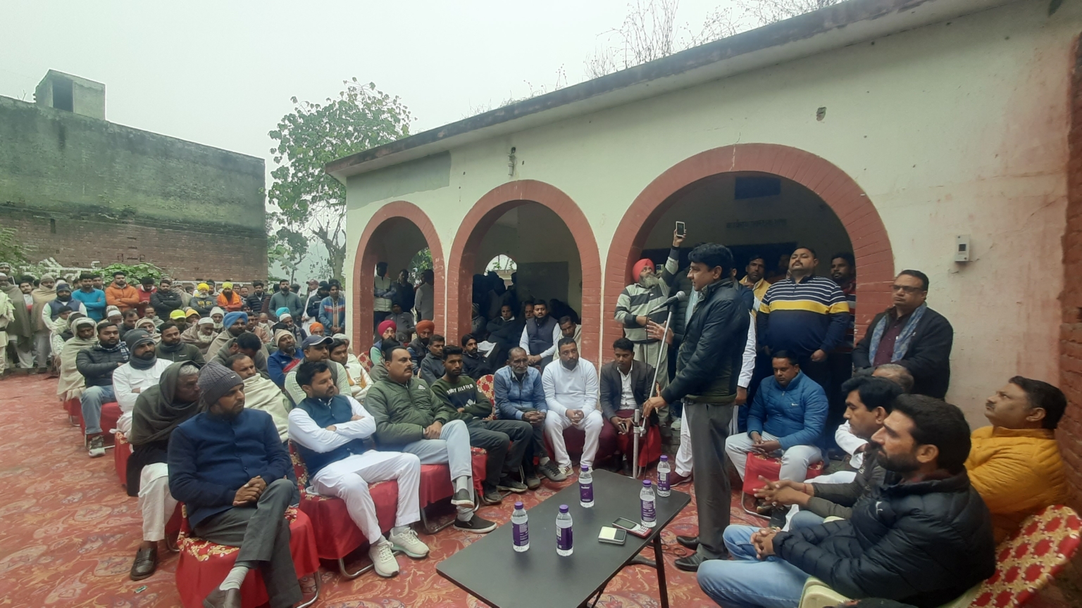 कांग्रेस कार्यालय छछरौली में कार्यकताओं ने मनाया पार्टी स्थापना दिवस