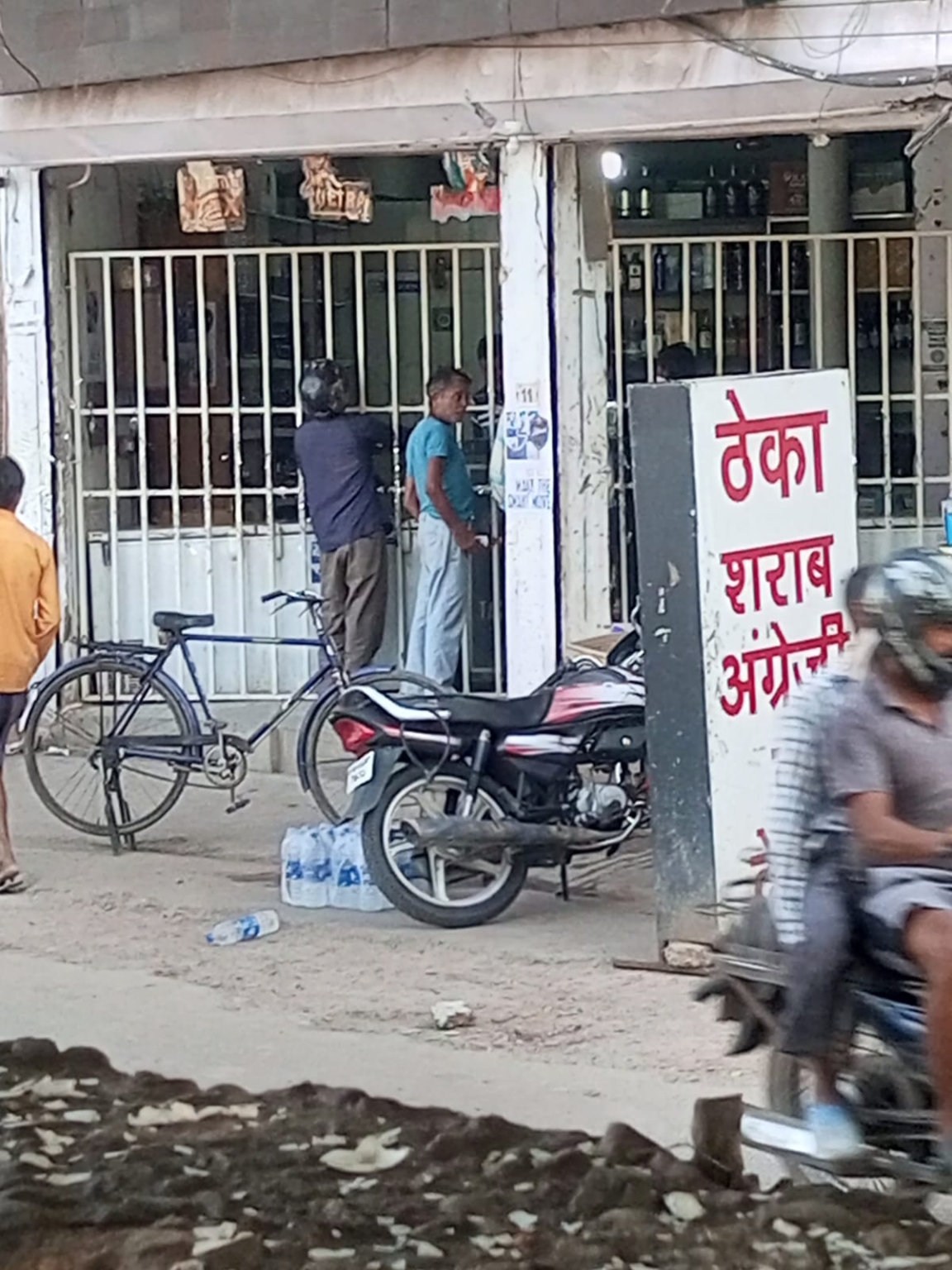 मौली जागरां में रेसिडेंशियल एरिया में खुला हुआ ठेका इलाकावासियों के लिए नासूर